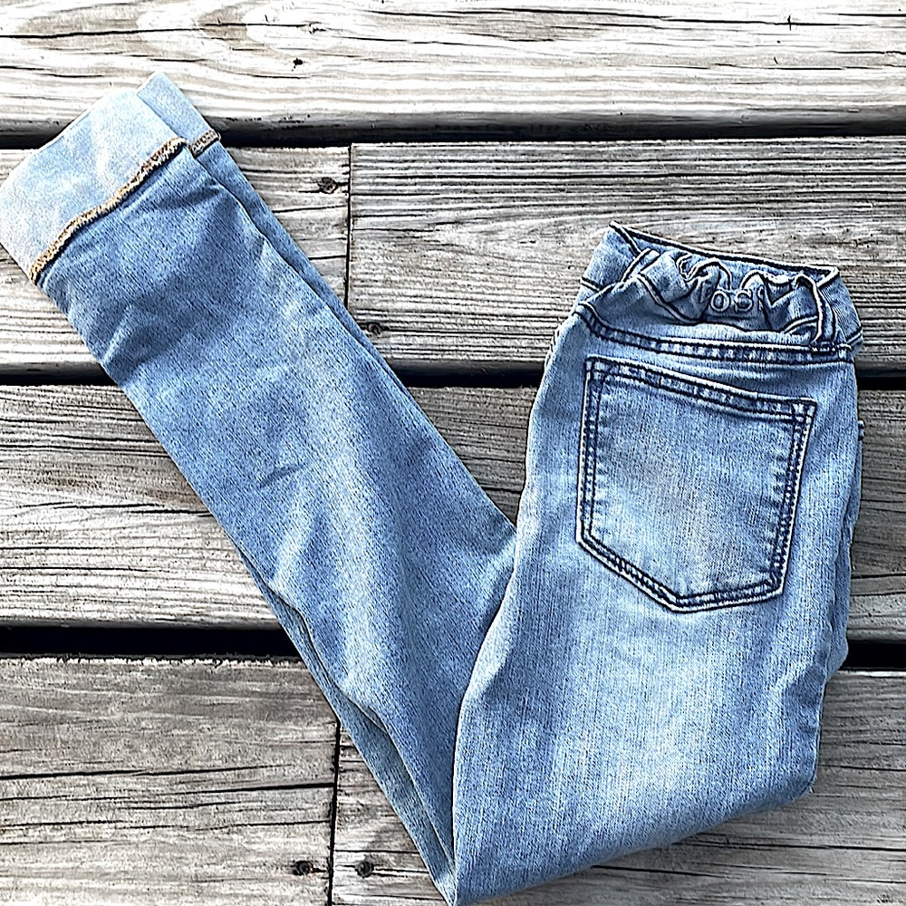 Vigoss used little girl jeans. The Austin ankle length skinny leg. Size 12 girls